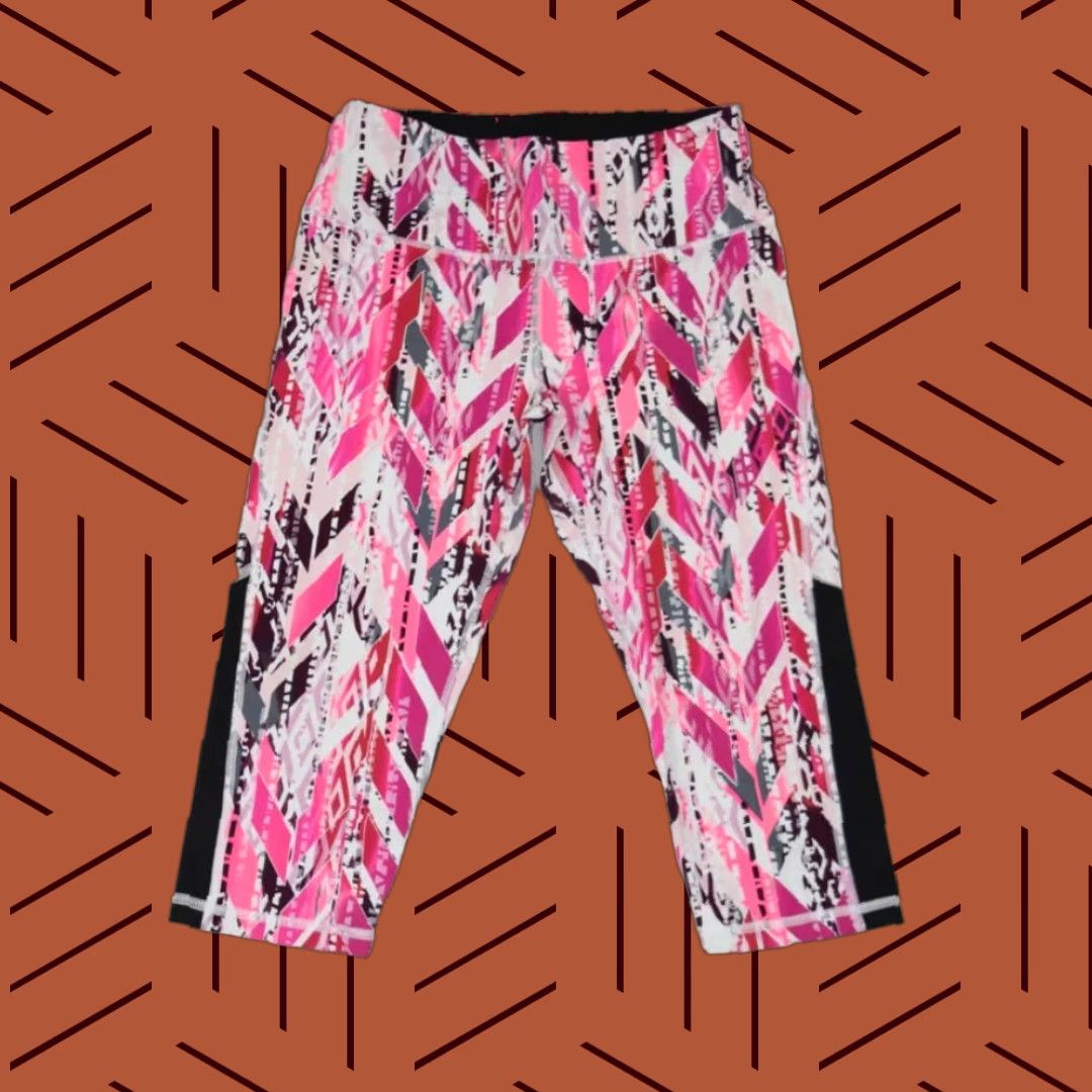 Victoria's Secret EUC VICTORIAS SECRET SPORT VSX KNOCKOUT LEGGINGS PINK GEOMETRIC SIZE SMALL CAPRI Size 28" / US 6 / IT 42 - 1 Thumbnail