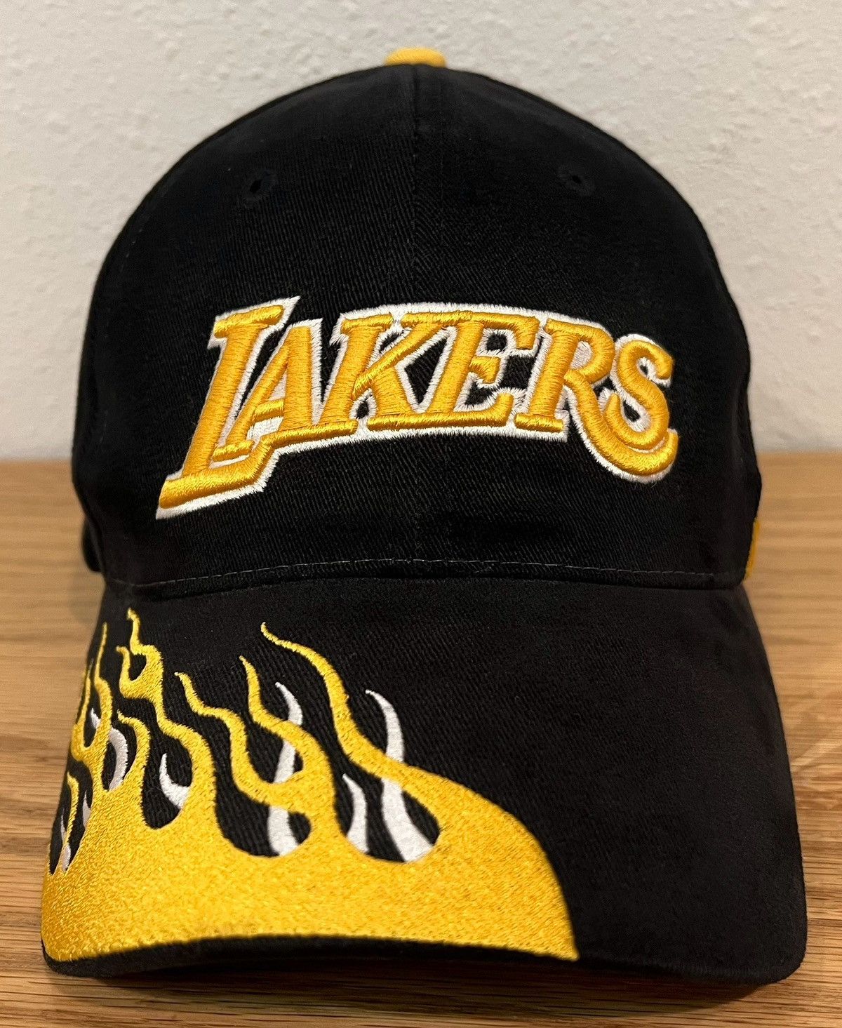 NBA × Vintage Vintage Lakers Flame Drew Pearson Hat Size ONE SIZE - 1 Thumbnail