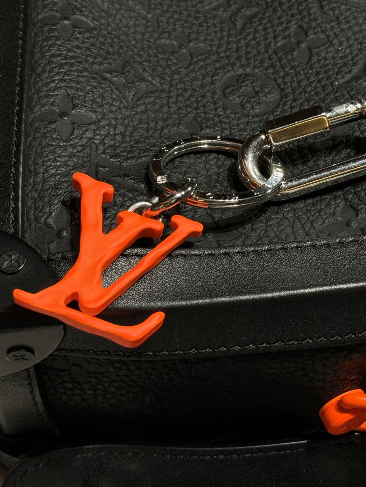 Louis Vuitton $736 VIRGIL ABLOH KEYCHAIN SOLAR RAY LV CARABINER CHARM Size ONE SIZE - 4 Thumbnail