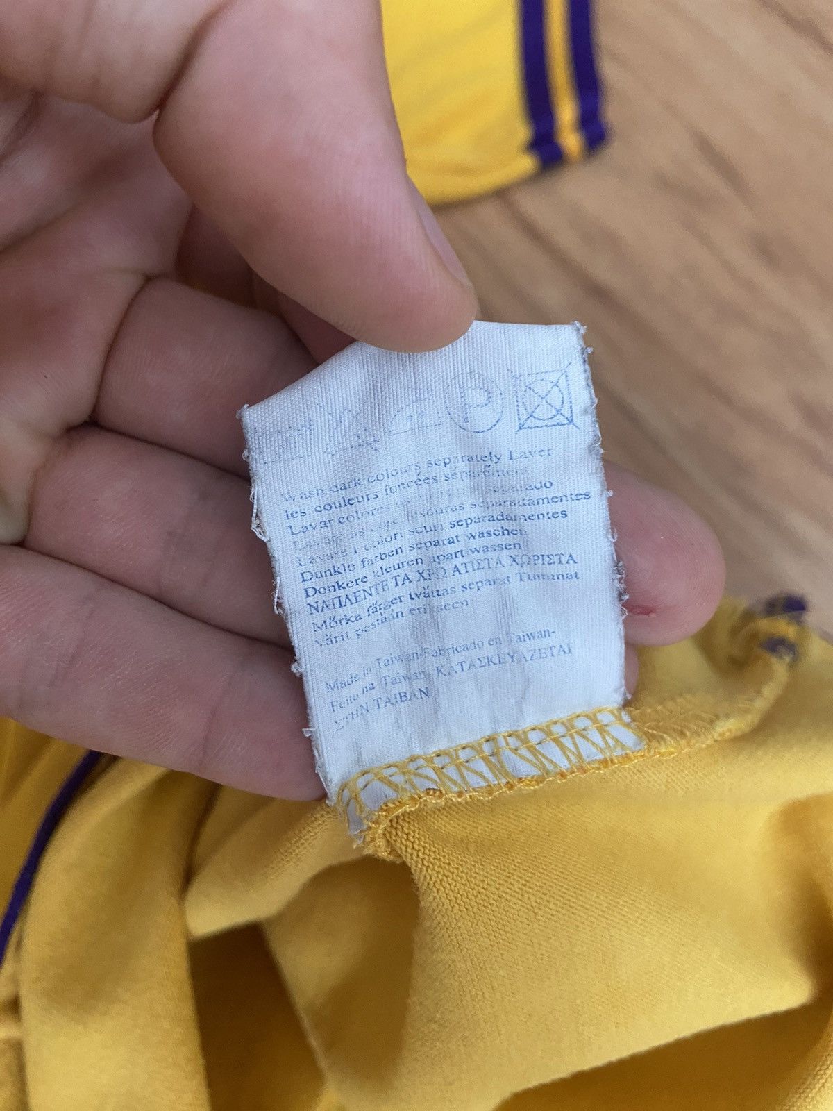 Champion Champion Los Angeles Lakers Yellow Basketball Jersey Shirt Size US XL / EU 56 / 4 - 10 Thumbnail