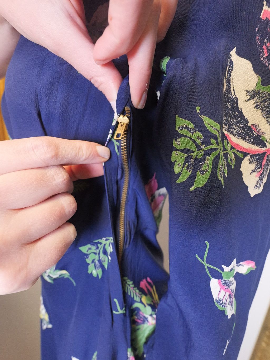 Vintage Women’s Vintage Authentic 1940’s Size Medium Floral Dress Size L / US 10 / IT 46 - 8 Thumbnail