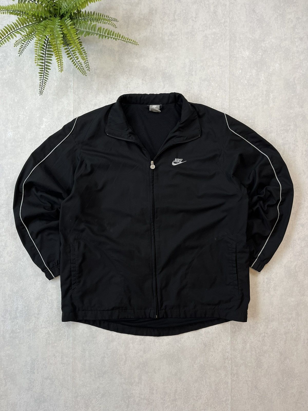 Nike × Vintage 00s Nike Retro Logo Vintage Y2K Oversized Windbreaker Jacket Size US XL / EU 56 / 4 - 1 Thumbnail