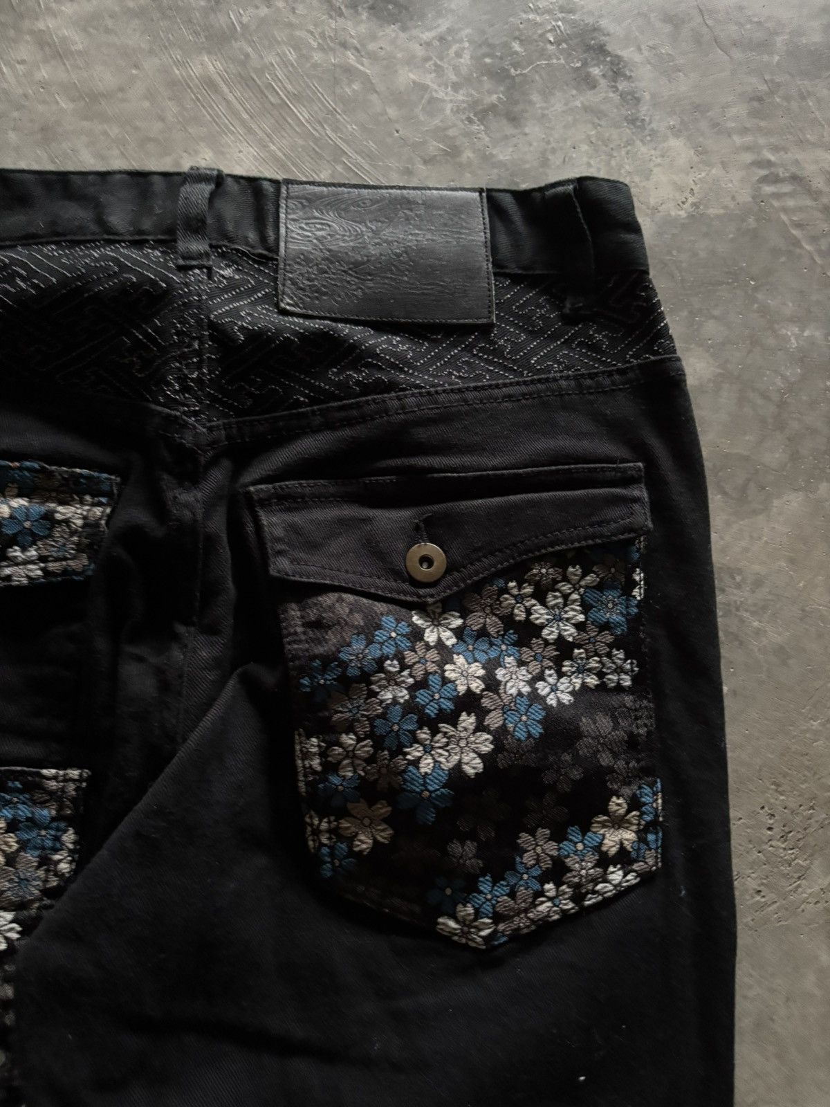 Karakuri Tamashii SUKAJAN SAKURA ORIENTAL JAPANESE CROPPED PANT MULTIPOCKET Size US 29 - 16 Thumbnail