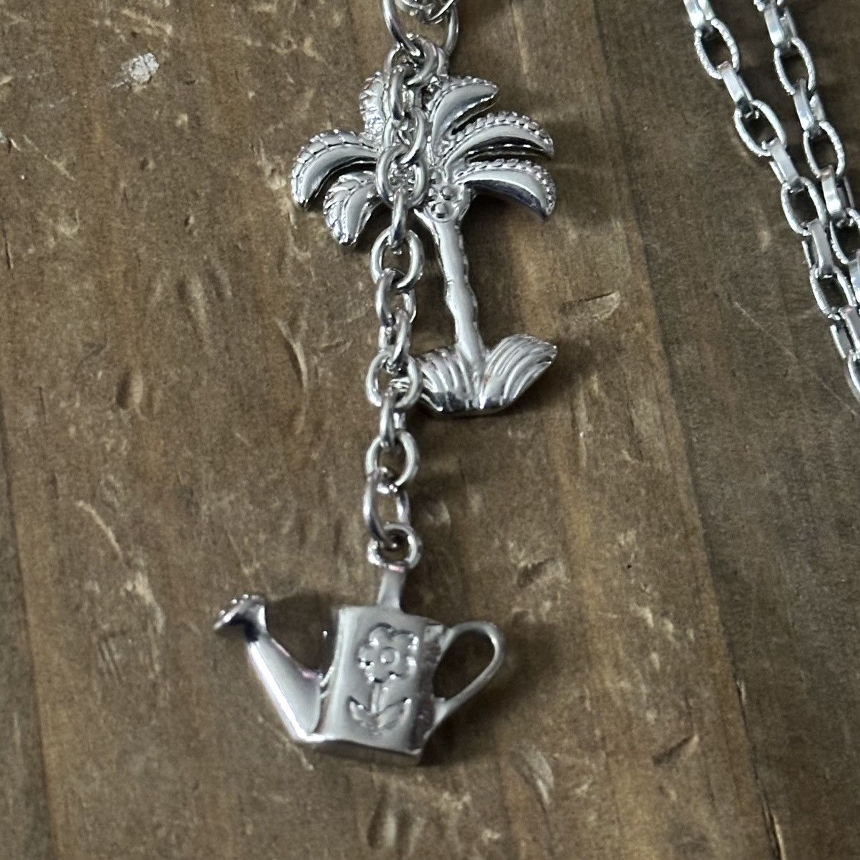 Other Bijoux Stella palm tree and watering can pendant necklace Size ONE SIZE - 4 Thumbnail