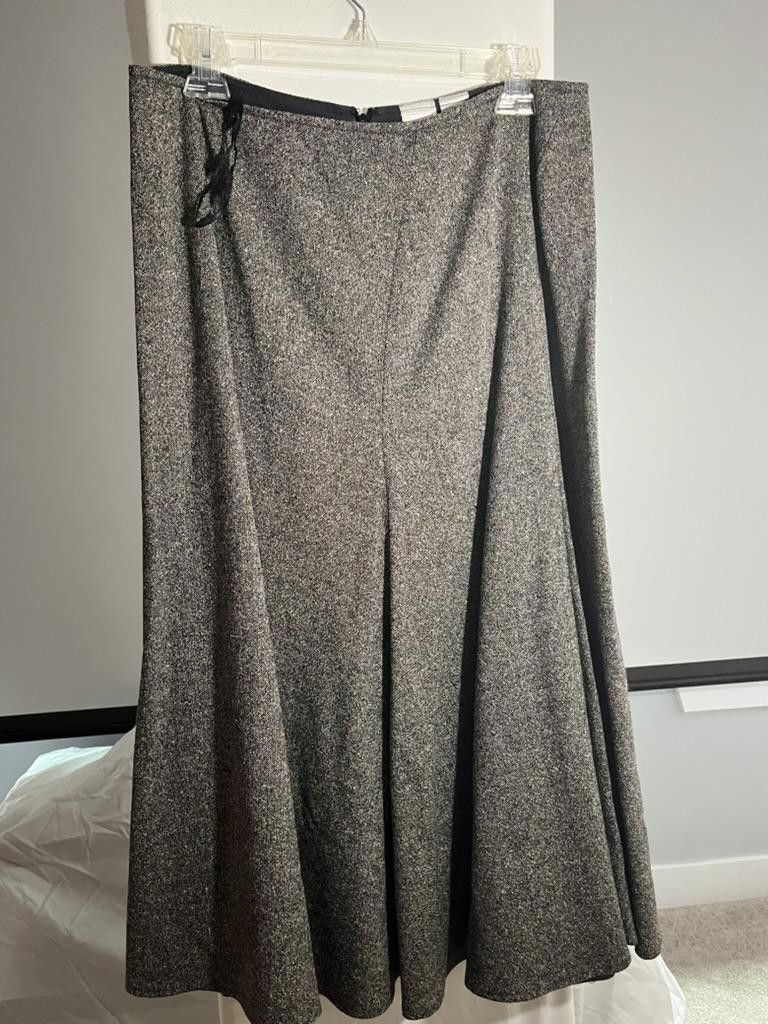 Designer Chic High-Waisted Flared Skirt - Perfect for Any Occasion Size 32" / US 10 / IT 46 - 1 Thumbnail