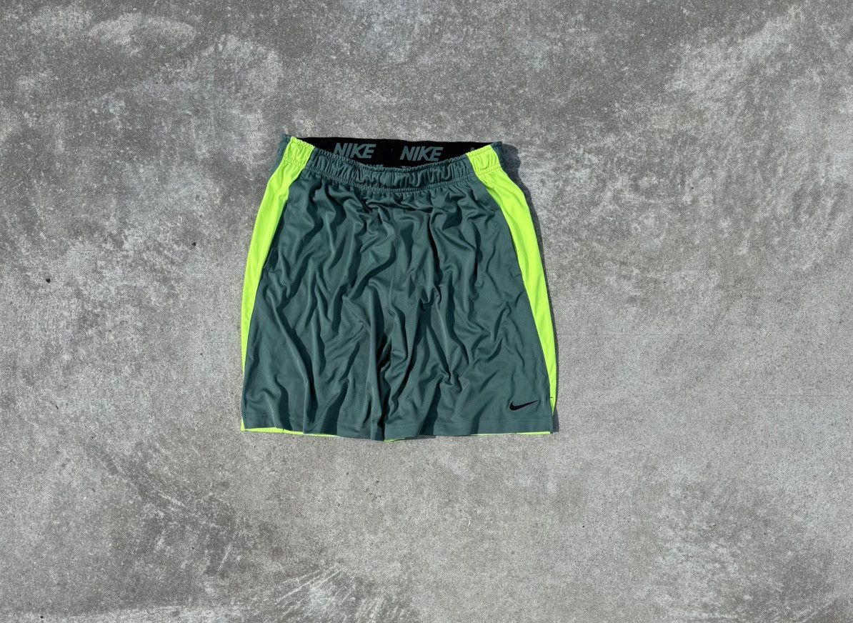 Other Vintage Nike y2k wide buggy streetwear oversize track shorts Size US 34 / EU 50 - 5 Thumbnail