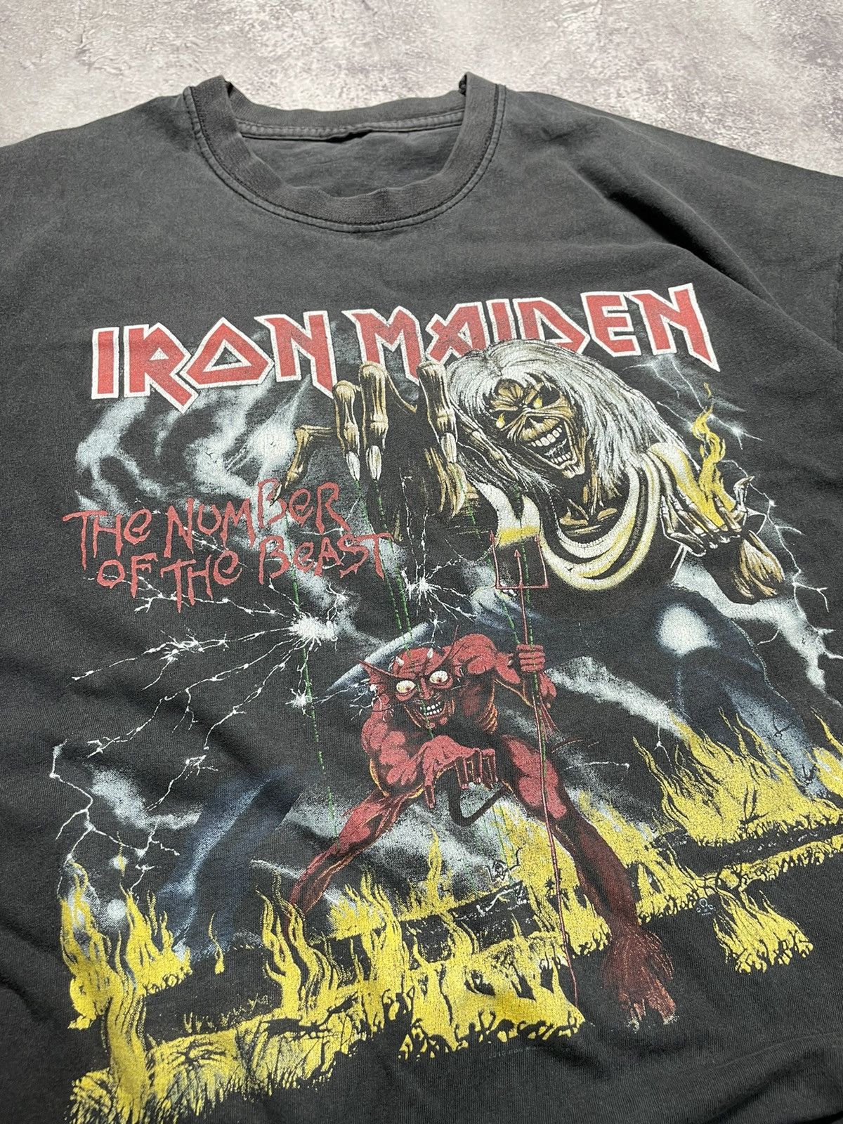 Band Tees IRON MAIDEN Vtg NUMBER OF THE BEAST Faded Grunge Tee L Size US L / EU 52-54 / 3 - 2 Thumbnail