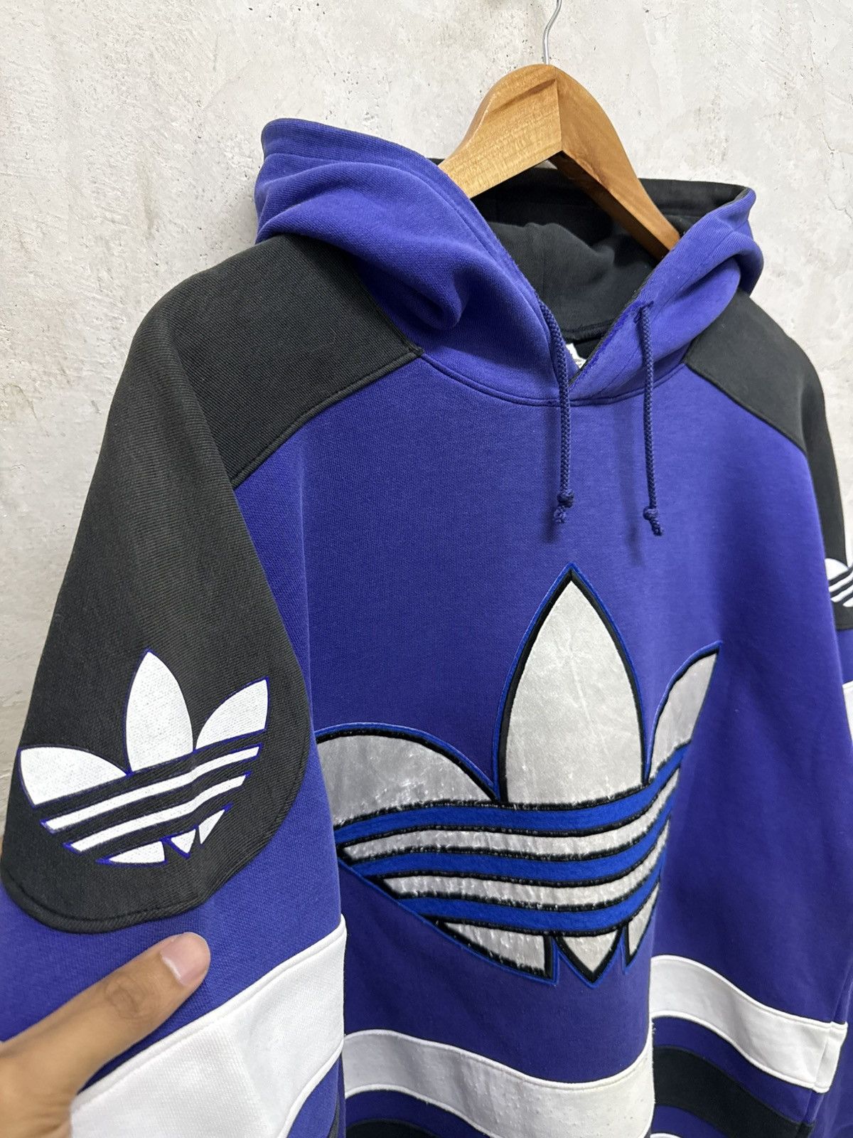 Adidas Vintage 90s Adidas Embroidered Logo Distressed Hoodie Size US L / EU 52-54 / 3 - 5 Thumbnail