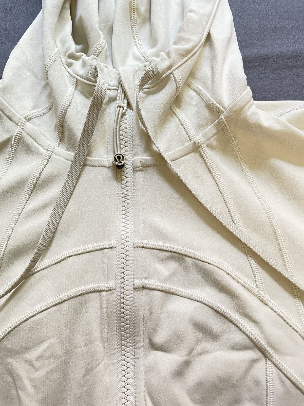Lululemon 💨 Lululemon Hooded Define Jacket – Size 10, Barely Worn, $79 Size M / US 6-8 / IT 42-44 - 3 Thumbnail
