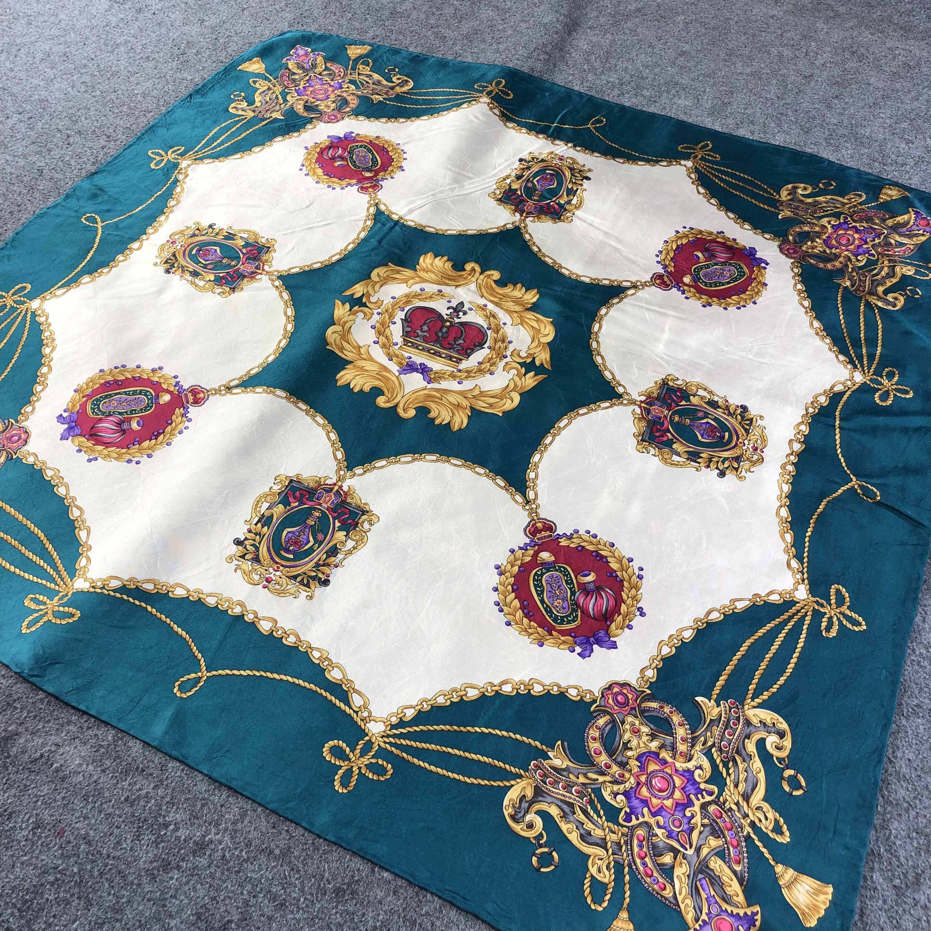 Vintage Vintage Luxury Crown Hand Rolled Silk Scarf M676 Size ONE SIZE - 2 Thumbnail