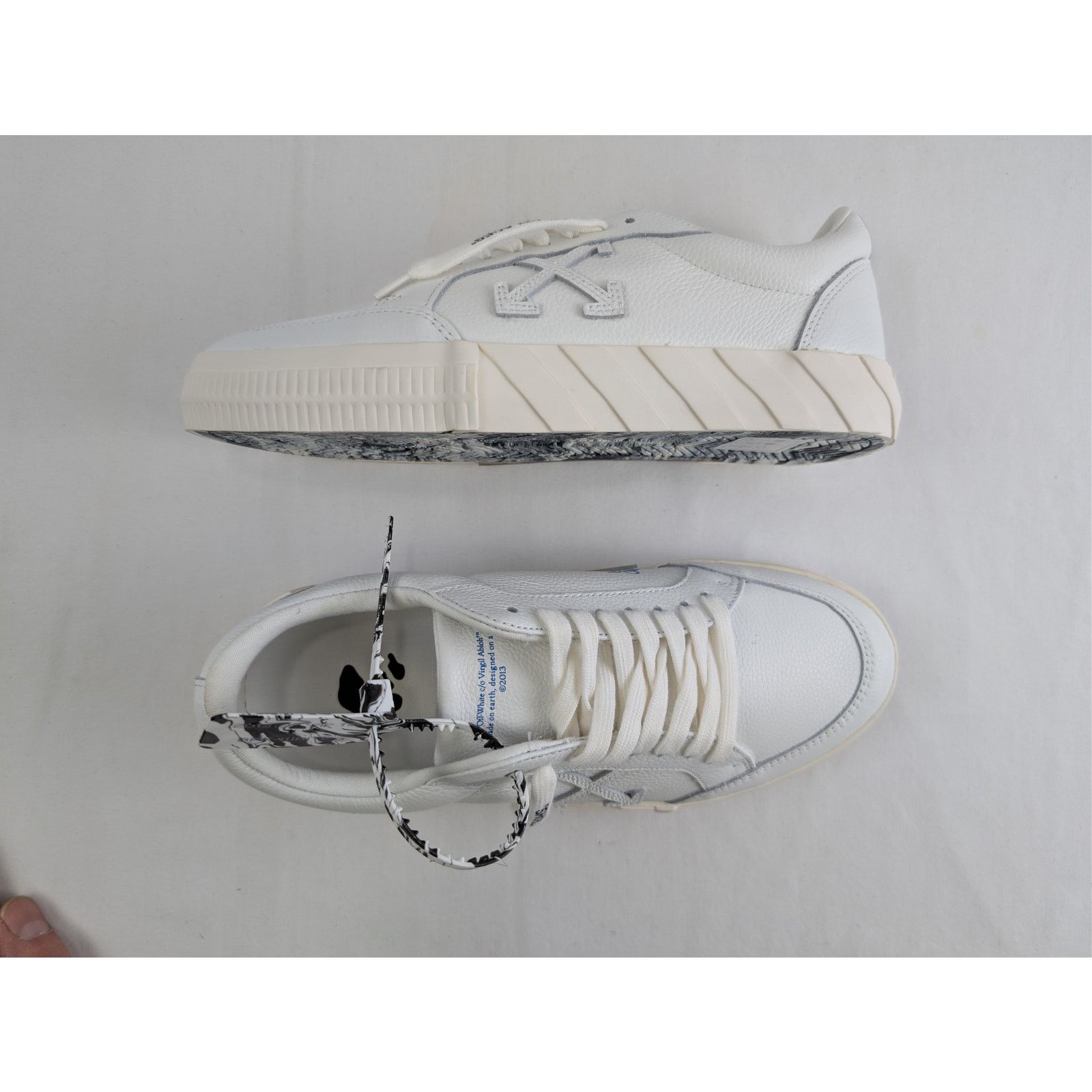 Off-White o1rshd1 Low Vulcanized Leather Sneakers in White Size US 9 / EU 42 - 1 Thumbnail