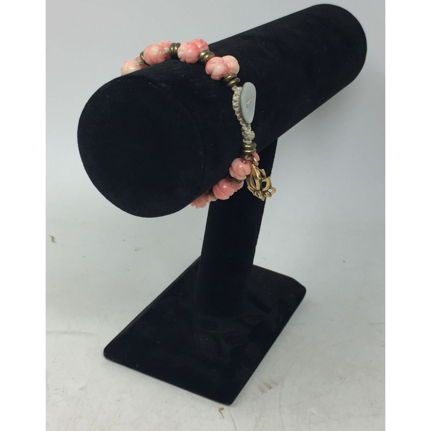 Other Women's Gold Tone Bracelet with Pink Flowers on it Size ONE SIZE - 3 Thumbnail