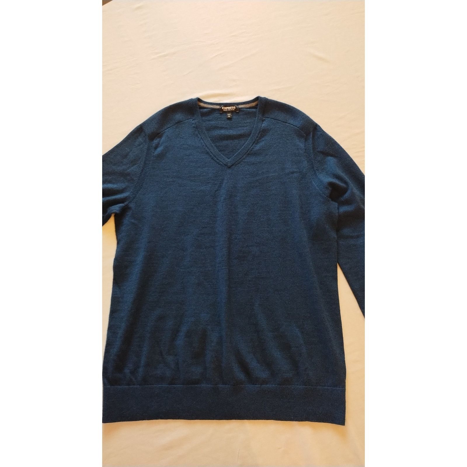Express Express Solid Merino Wool V-neck Men sweater Casual Large Size US L / EU 52-54 / 3 - 1 Thumbnail