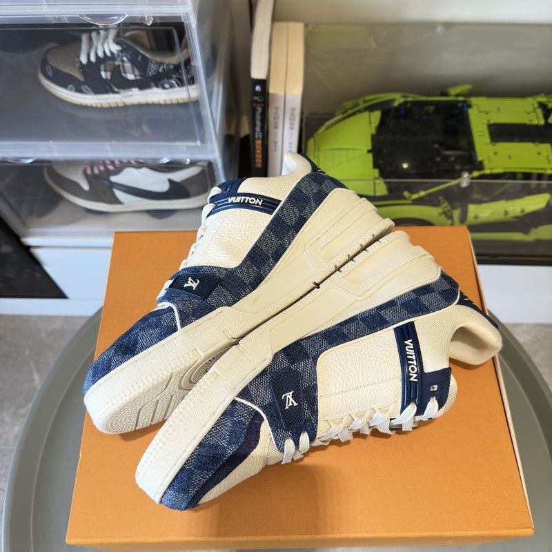 Louis Vuitton Louis Vuitton Trainer Low-Top Sneakers in White and Blue -2 Size US 9 / EU 42 - 2 Thumbnail