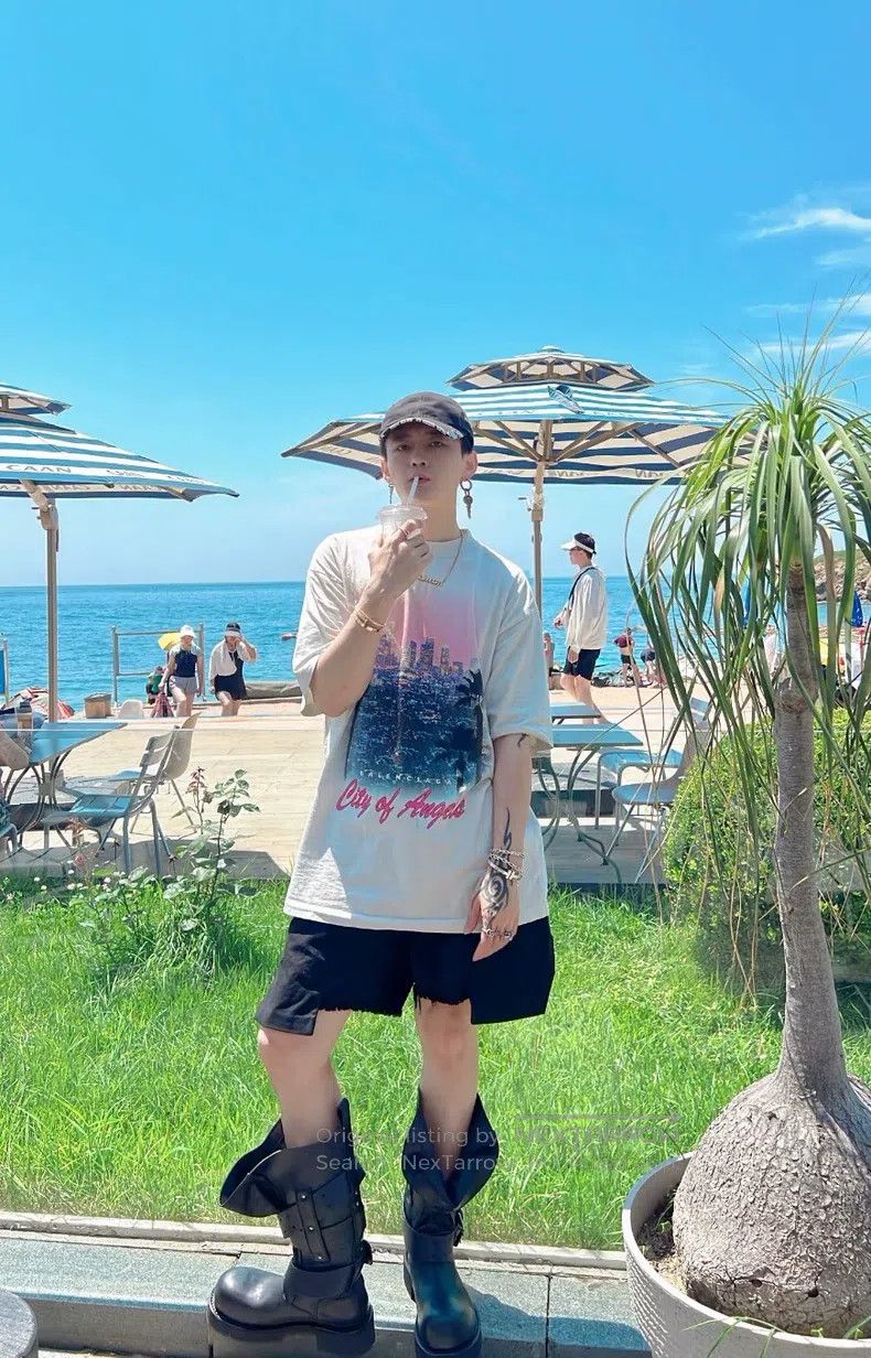 Balenciaga Balenciaga Night Scene Printed Distressed Short Sleeve Size US XXS / EU 40 - 2 Thumbnail
