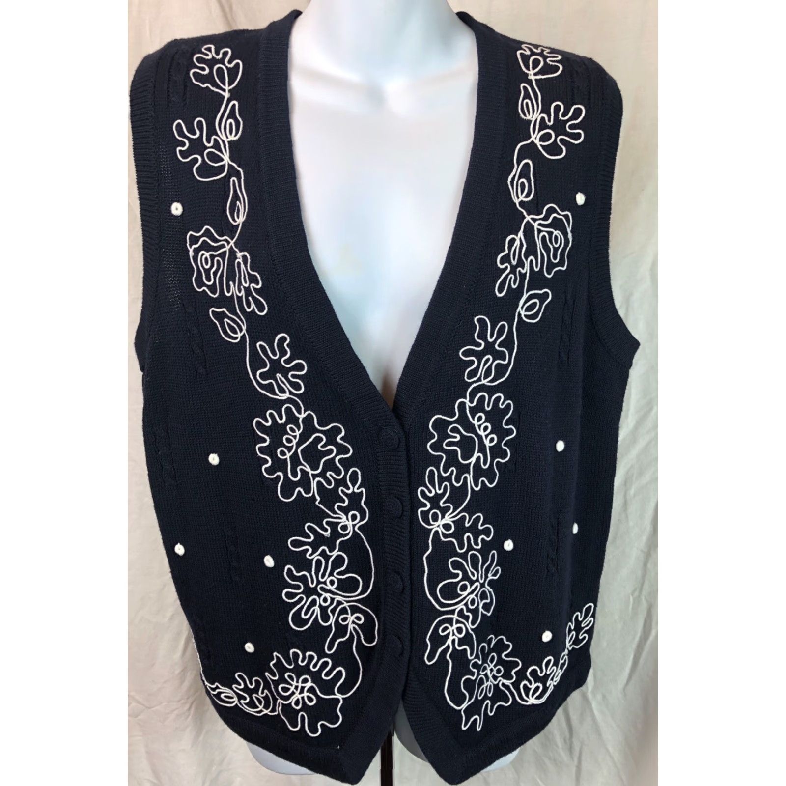 Vintage VINTAGE Alfred Dunner Sweater Vest Women S Blue Embroidered Button V-neck 90s Cottagecore Knit Sleeveless Casual Workwear Fall Winter Spring Size S / US 4 / IT 40 - 6 Thumbnail
