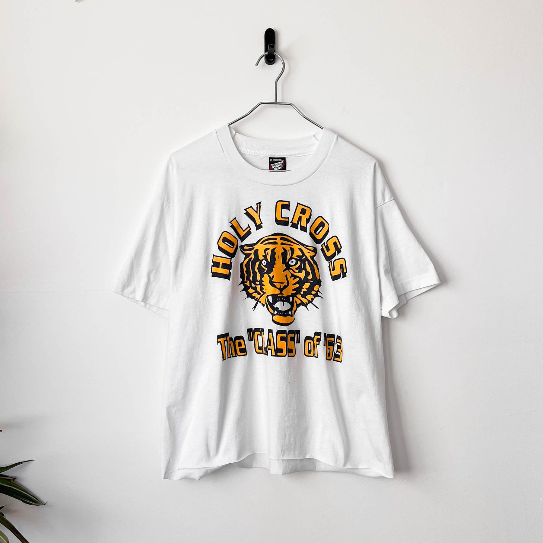 Vintage Vintage Holy Cross Class Of 1963 Single Stitched T-Shirt USA Size US XL / EU 56 / 4 - 1 Thumbnail