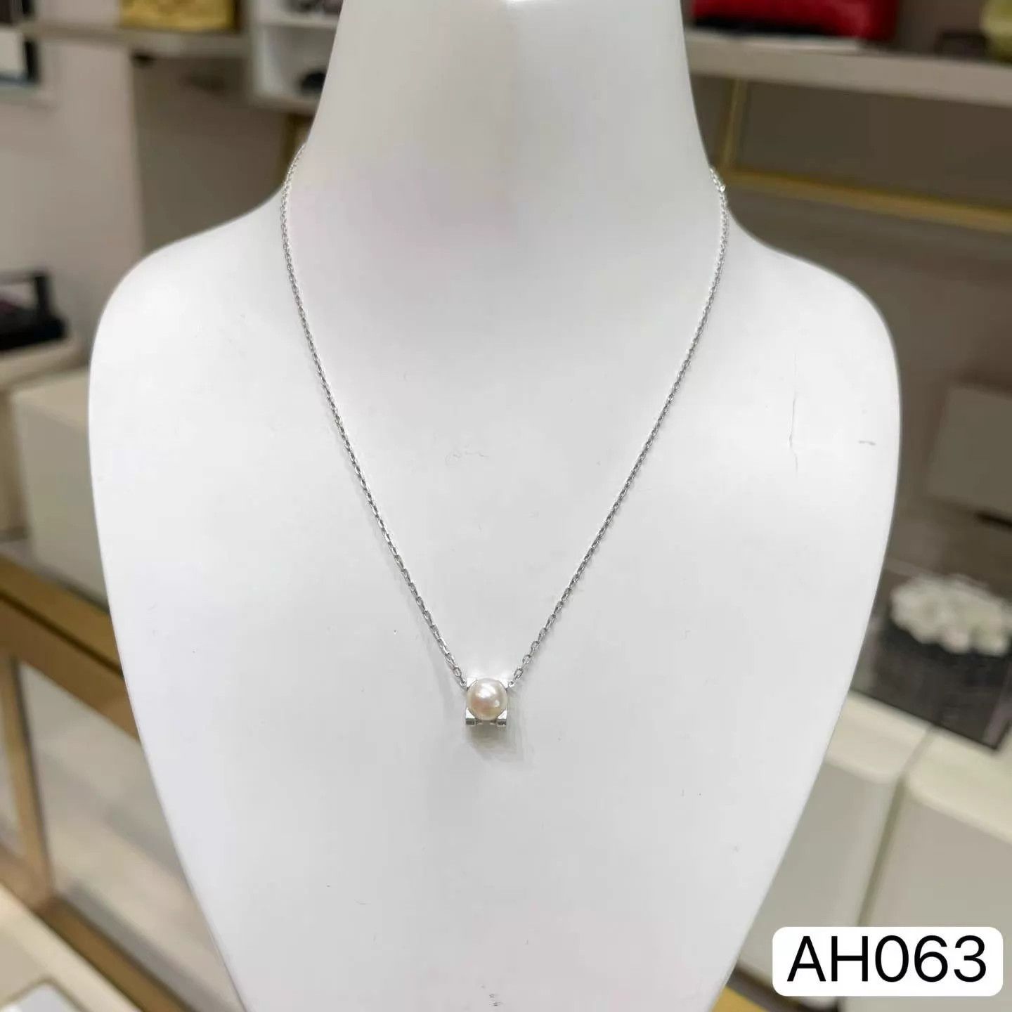 Cartier Cartier C DE CARTIER 18K Bull Head Akoya Pearl Necklace Size ONE SIZE - 1 Thumbnail