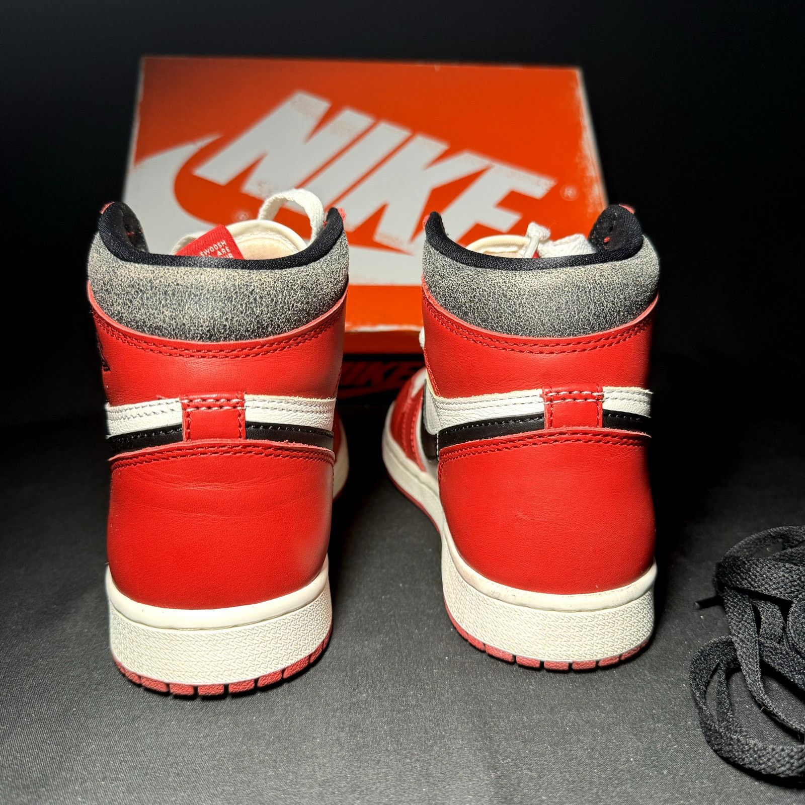 Jordan Brand × Nike Nike Air Jordan 1 Retro High OG Chicago Lost & Found 2022 Size US 6.5 / EU 39-40 - 5 Thumbnail