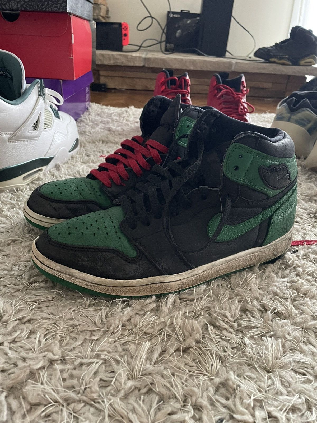 Jordan Brand Jordan 1 Pine Green 2.0 Size US 9 / EU 42 - 1 Thumbnail