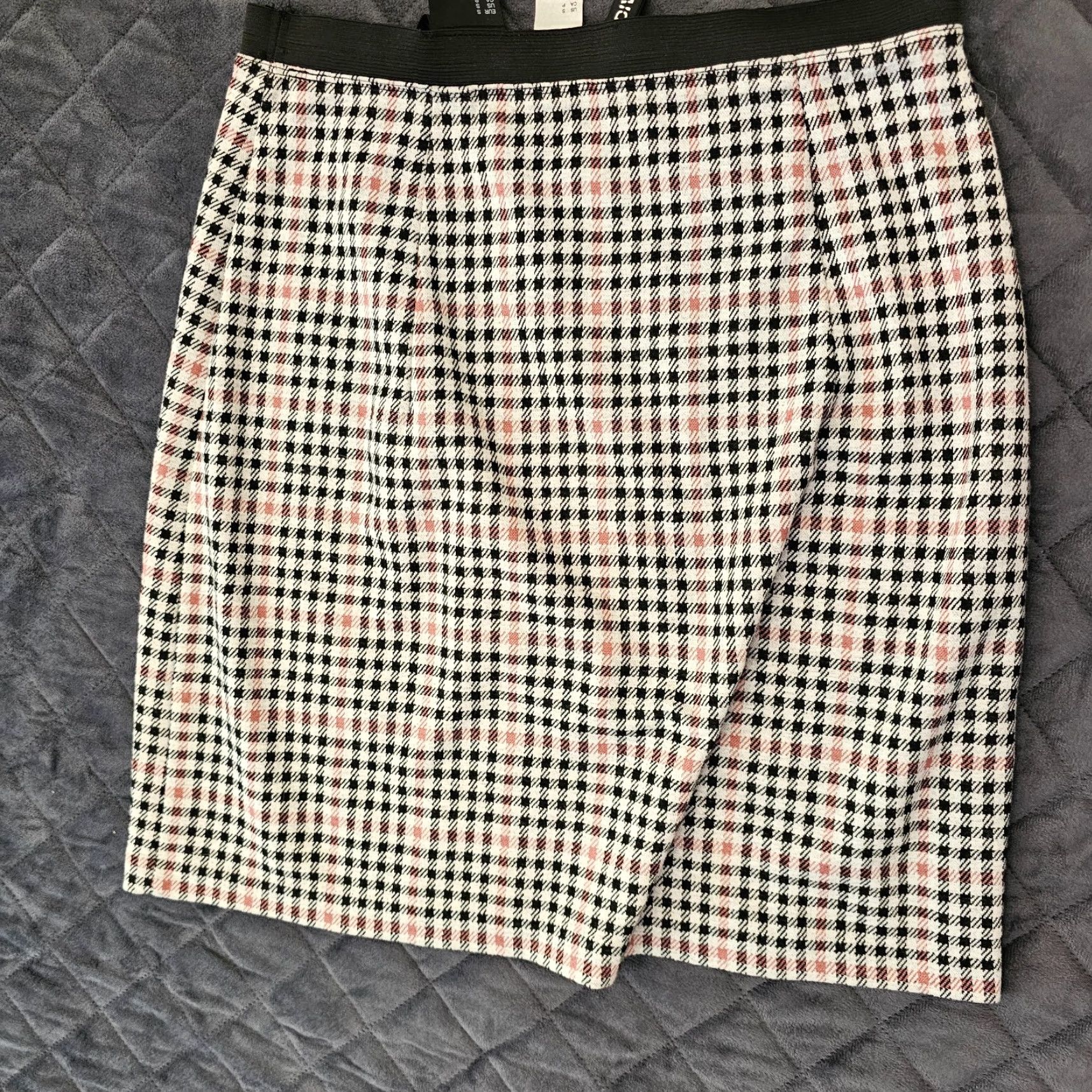H&M Divided by H&M Skirt Women's S Beige Black Plaid Mini School Elastic Pull On Short Seasonal Bag? Size 28" / US 6 / IT 42 - 5 Thumbnail