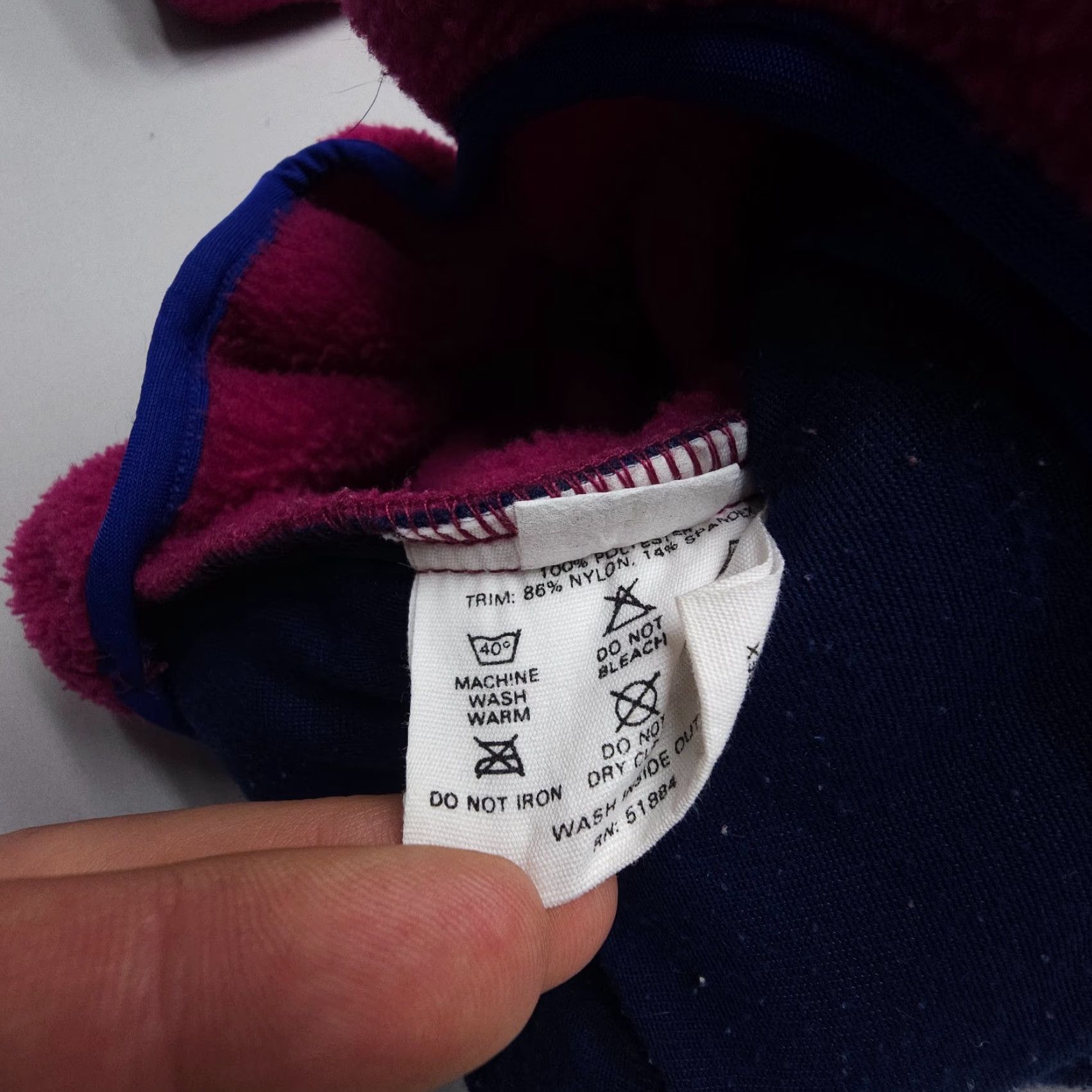 Patagonia VINTAGE Patagonia Synchilla Full Zip Fleece Jacket Woman Size 10 Pink USA Outdoor Logo Solid Mid-Length Long Sleeve Jacket Zip Full Zip Classic Fit Size L / US 10 / IT 46 - 7 Thumbnail