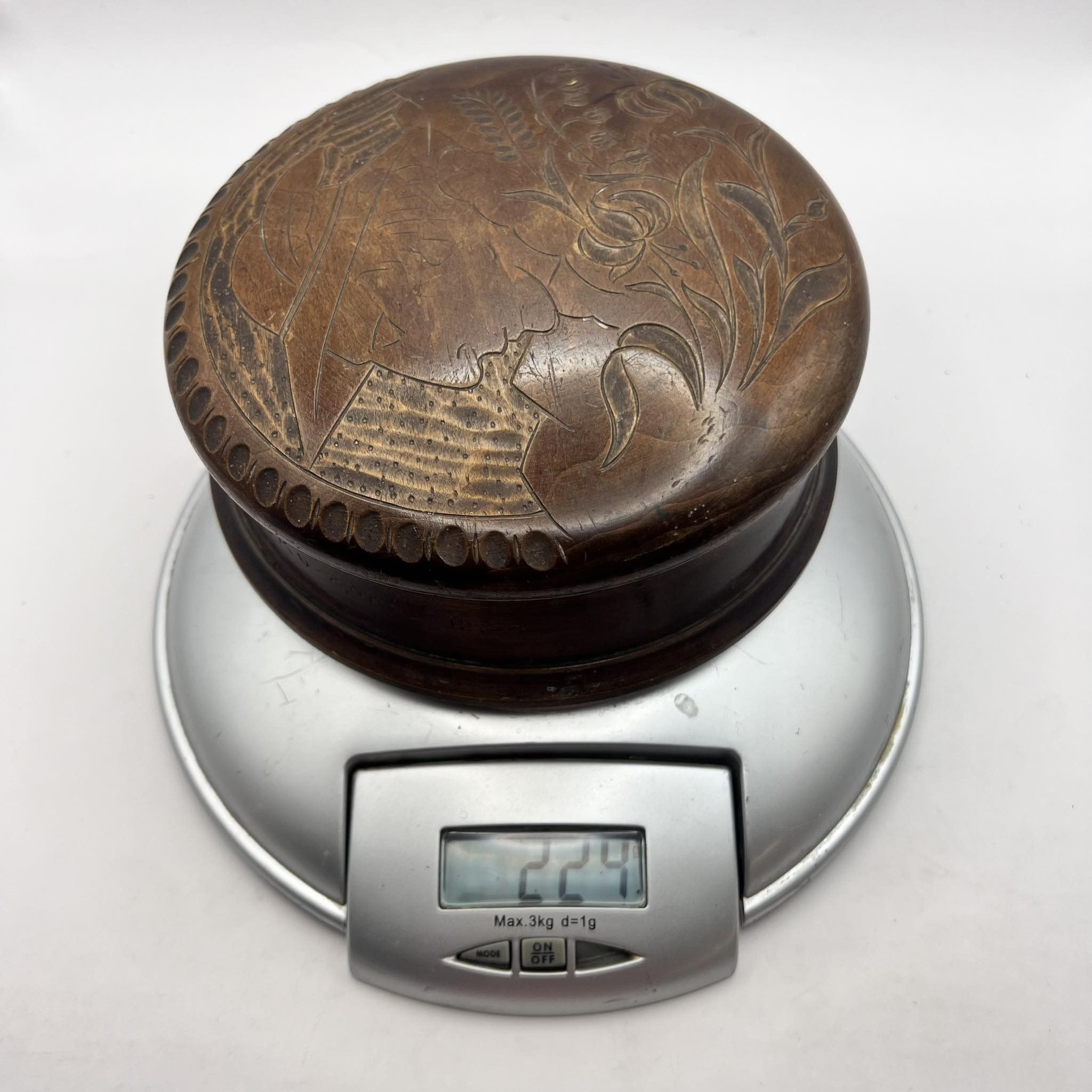 Vintage 1934 Vintage Hand Carved Wood Trinket Box Signed Size ONE SIZE - 3 Thumbnail
