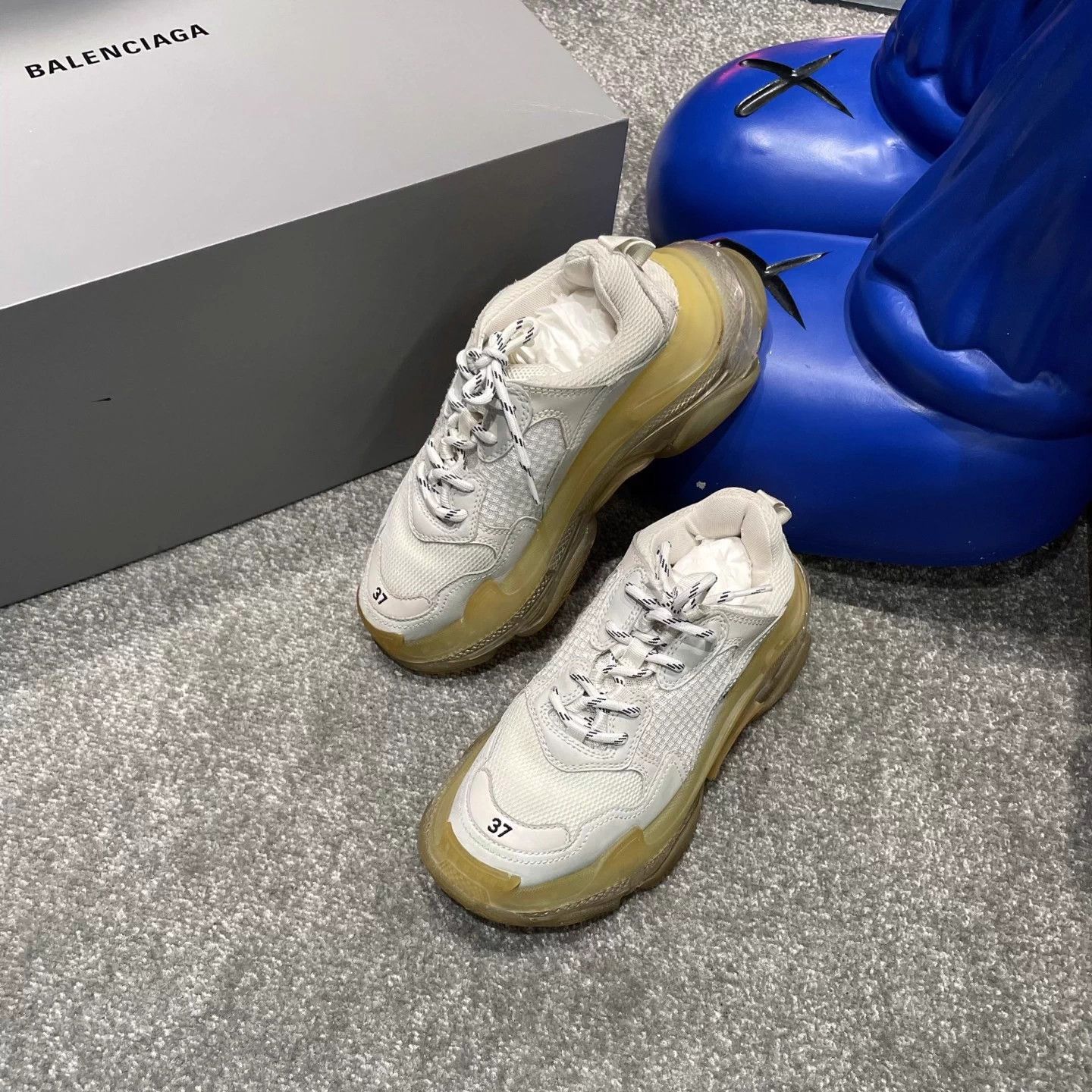 Balenciaga Balenciaga Round Toe Lace-Up Low-Top Dad Shoe 37 Size US 6.5 / IT 36.5 - 3 Thumbnail