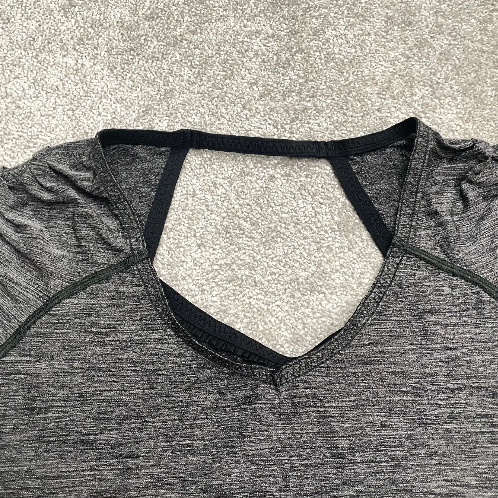 Lululemon Lululemon Women's Active Top T-Shirt Short Sleeve V-Neck Breathable Lightweight Gym Fitness Athleisure Size 10 Gray Size L / US 10 / IT 46 - 4 Thumbnail