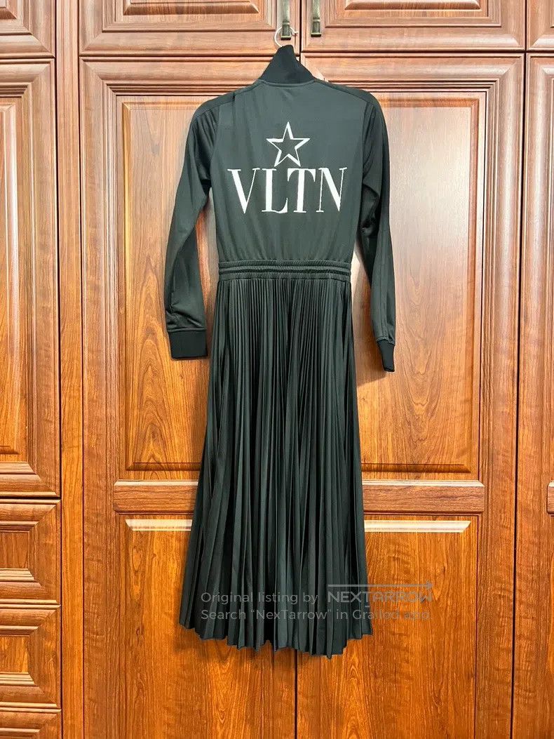 Valentino Valentino Big logo dress Size XS / US 0-2 / IT 36-38 - 2 Thumbnail