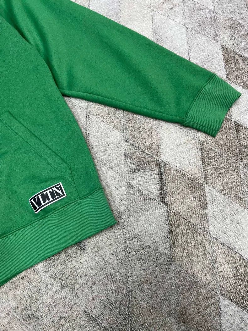 Valentino Valentino Autumn and winter new badge logo hooded sweatshi Size US M / EU 48-50 / 2 - 2 Thumbnail