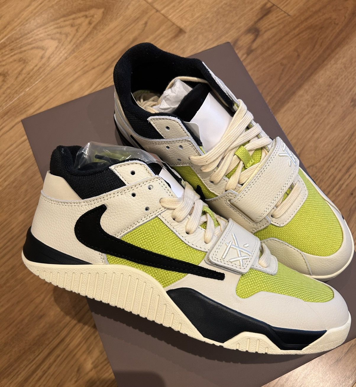 Nike × Travis Scott Jumpman Jack Bright Cactus Size US 9.5 / EU 42-43 - 1 Thumbnail