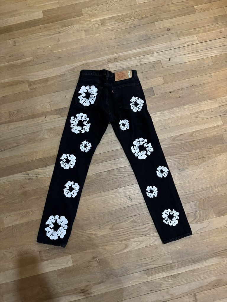 DENIM TEARS Denim Tears Cotton Wreath Black Sweatpants Size US 31 - 3 Thumbnail