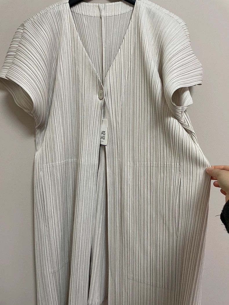 Issey Miyake Issey Miyake Beige pleated coat Size M / US 6-8 / IT 42-44 - 3 Thumbnail