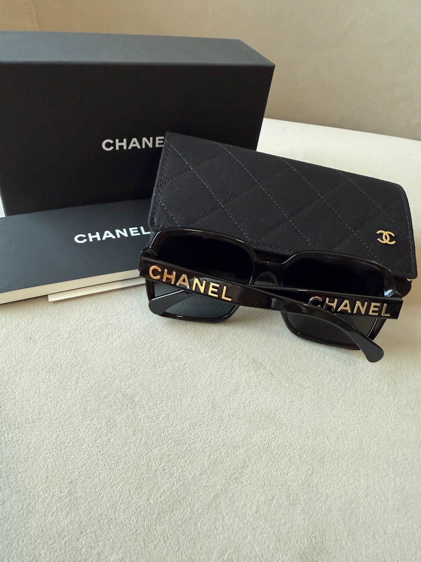 Chanel Chanel Classic Black Gold Sunglasses Size ONE SIZE - 1 Thumbnail