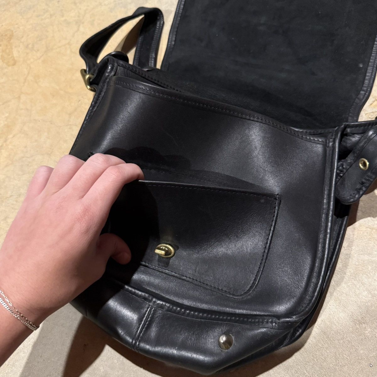 Coach Vintage 1990s Coach Stewardess Turnlock Leather Shoulder Bag Size ONE SIZE - 13 Thumbnail