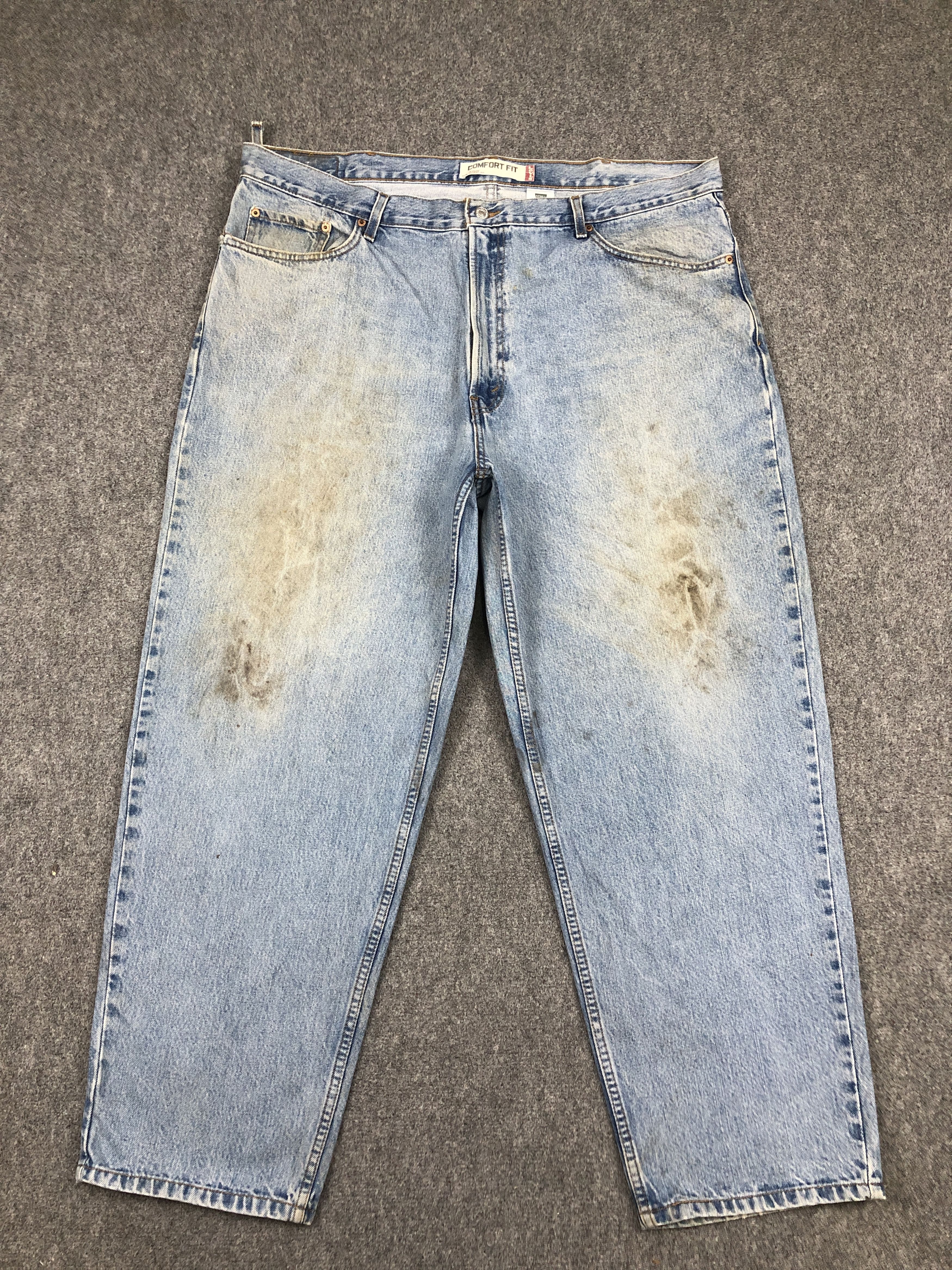 image of Dirty Vintage Levis 560 Faded Blue Jeans in Blue Denim, Men's (Size 43)