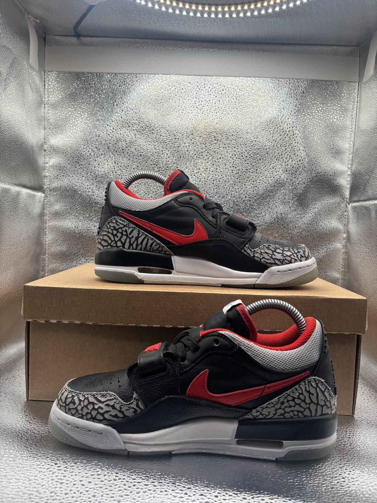 Jordan Brand Jordan legacy 312 low black valor blue GS Size US 5.5 / EU 38 - 5 Thumbnail