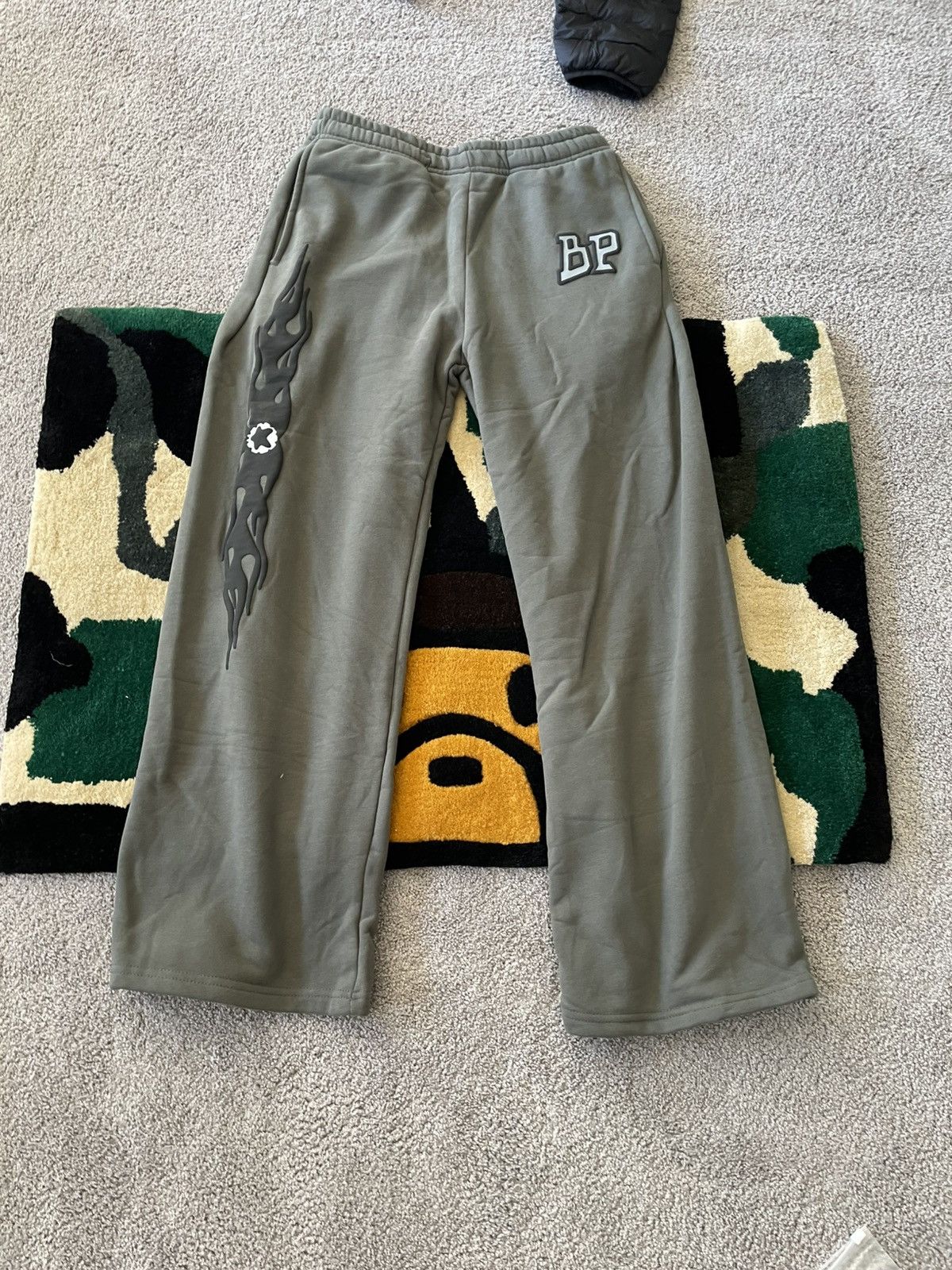 Star flare sweats