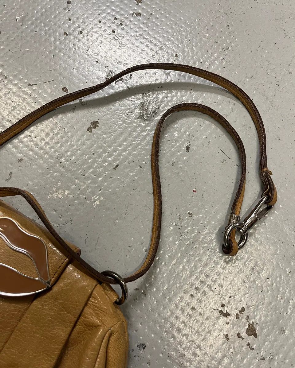 Yves Saint Laurent 2000s Yves Saint Laurent Lips Beige Leather Shoulder Bag by Tom Ford Size ONE SIZE - 6 Thumbnail