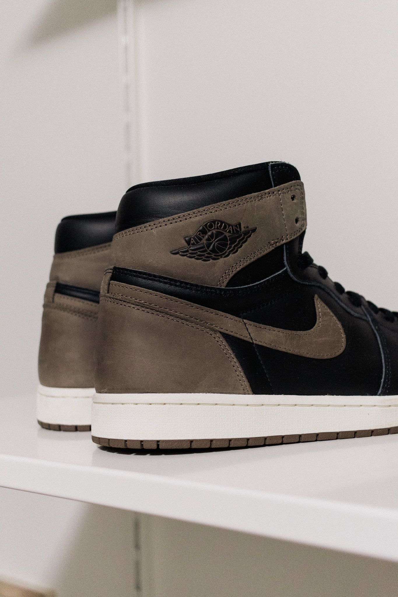 Nike Jordan 1 Palomino Size US 11.5 / EU 44-45 - 2 Thumbnail