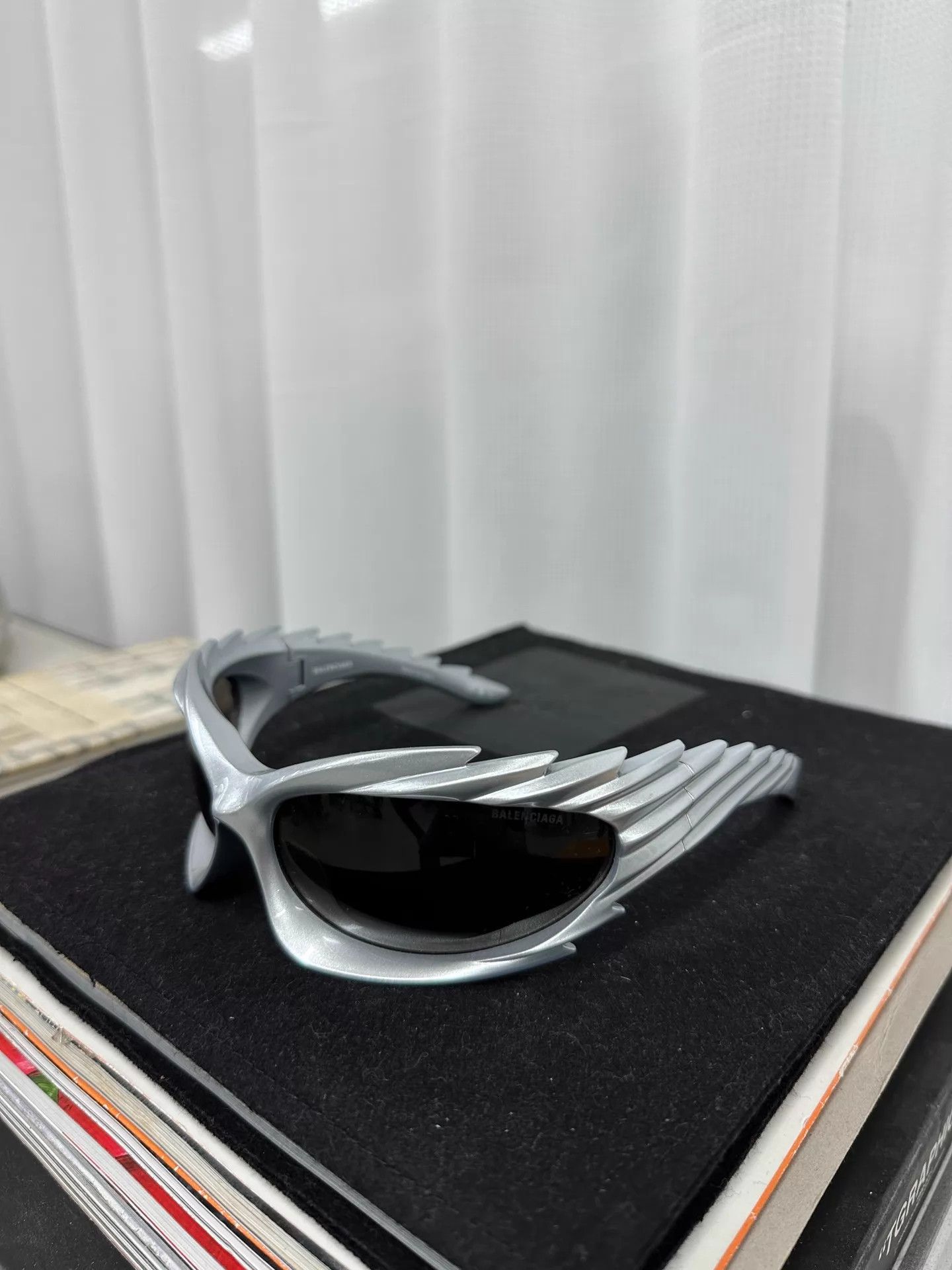 Balenciaga Balenciaga 23SS Spike Rectangle Blade Silver F Sunglasses Size ONE SIZE - 2 Thumbnail