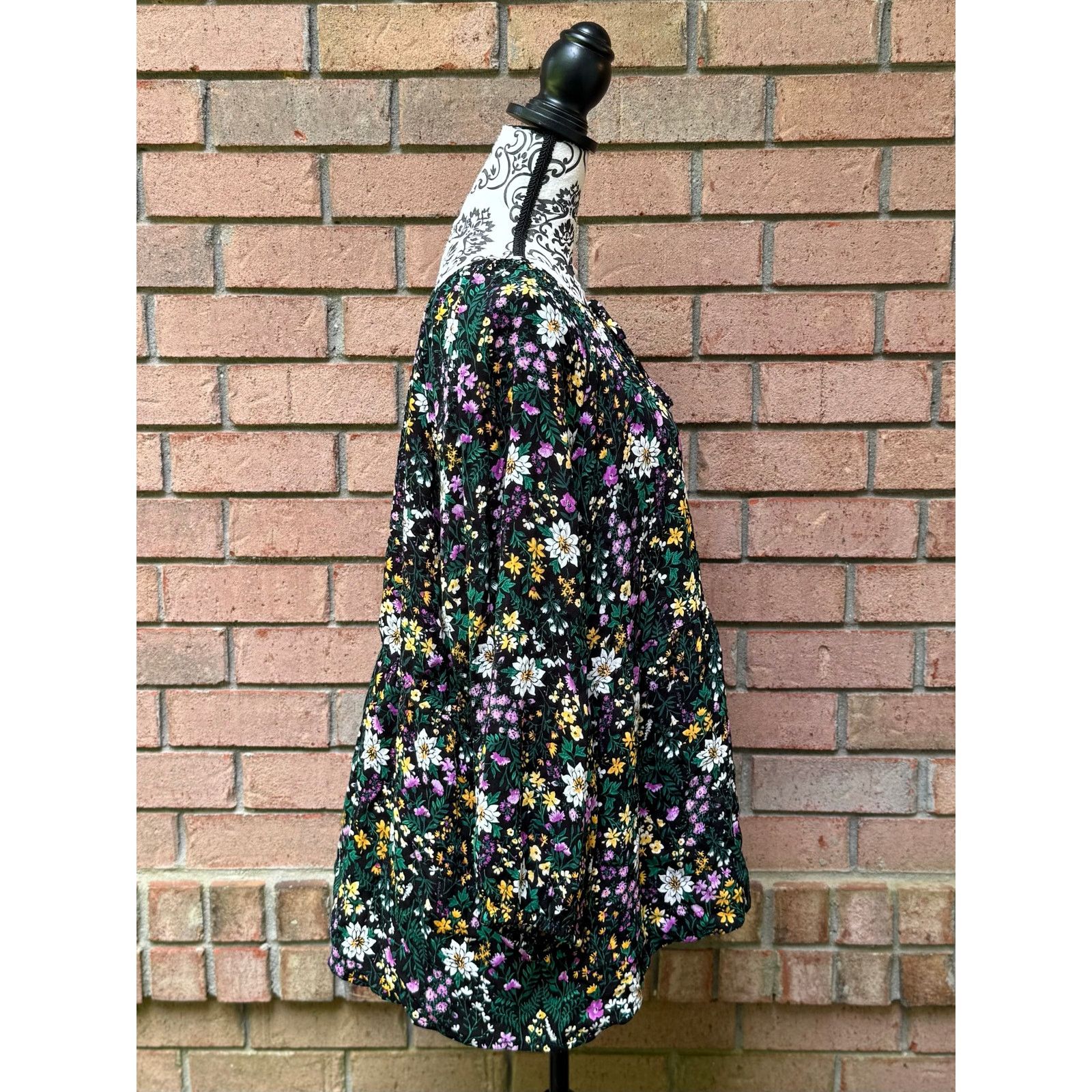 Old Navy EUC Old Navy Floral Blouse Black Background w/ Neck Tie 2X Size XXL / US 16-18 / IT 52-54 - 2 Thumbnail