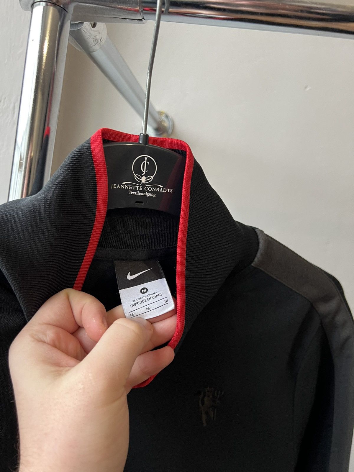 Nike 2010/11 MANCHESTER UNITED TRAINING TRACK ZIP SOCCER JACKET M Size US M / EU 48-50 / 2 - 6 Thumbnail