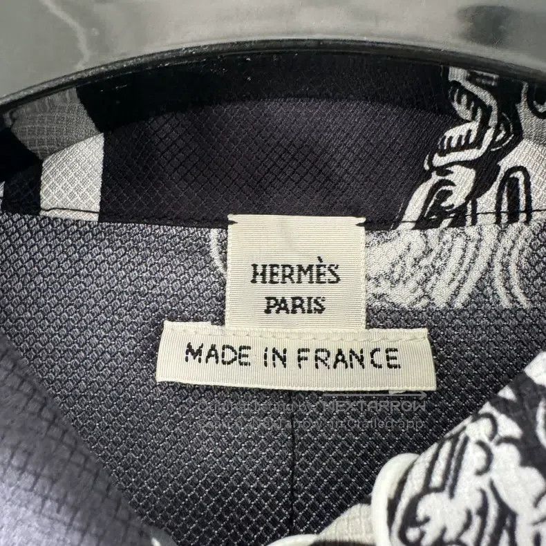 Hermes Hermes Black and White Chain Print Silk Shirt, Classic Bla Size XS / US 0-2 / IT 36-38 - 3 Thumbnail