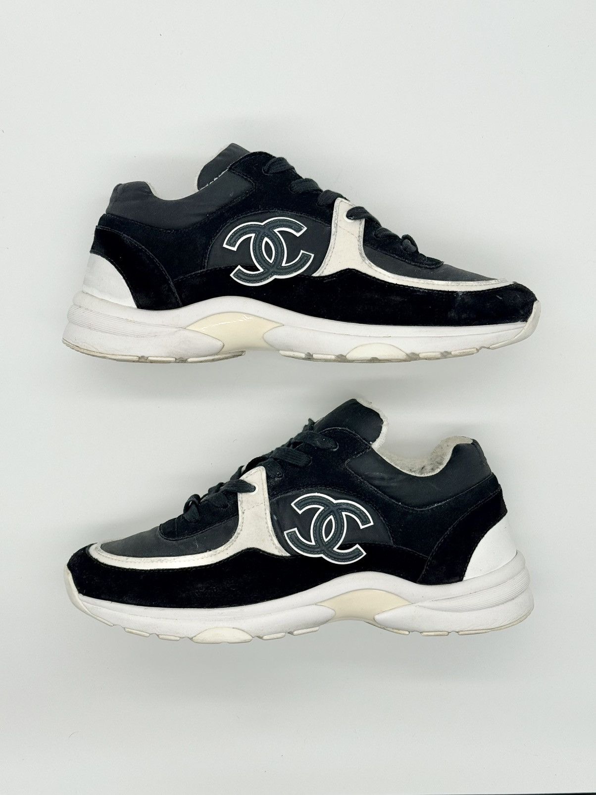Chanel Size 8 - Chanel Sneaker Black White Size US 8 / EU 41 - 2 Thumbnail