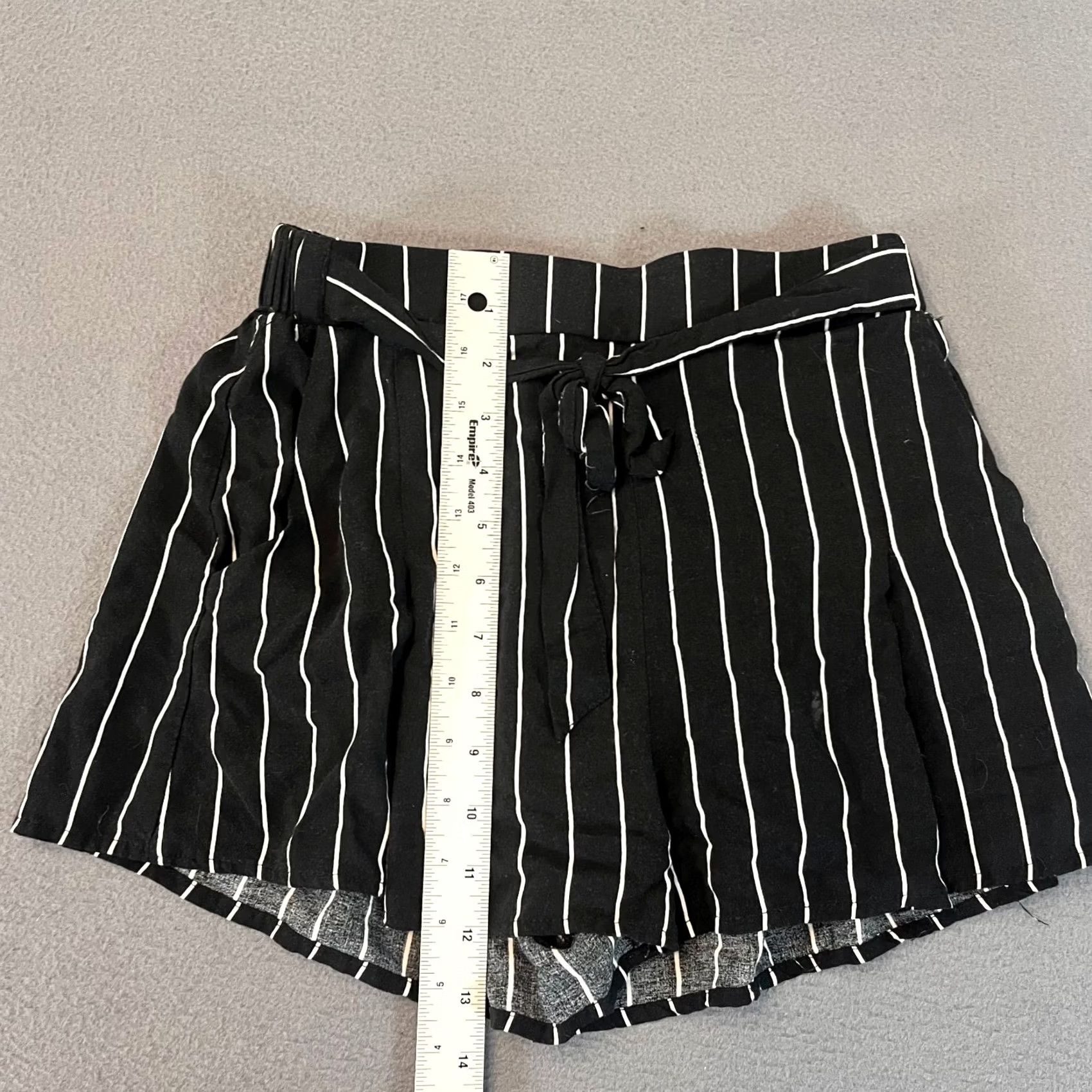 Vintage REVAMPED Premium Collections Womens Black Shorts Striped Tie Waist Boho Beach Casual Summer Spring Fall S Size 28" / US 6 / IT 42 - 7 Thumbnail