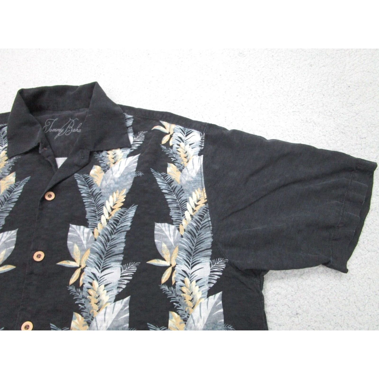 Tommy Bahama VINTAGE Tommy Bahama Hawaiian Shirt Mens Large Black Silk Floral Palm Leaves Camp Aloha Size US L / EU 52-54 / 3 - 2 Thumbnail