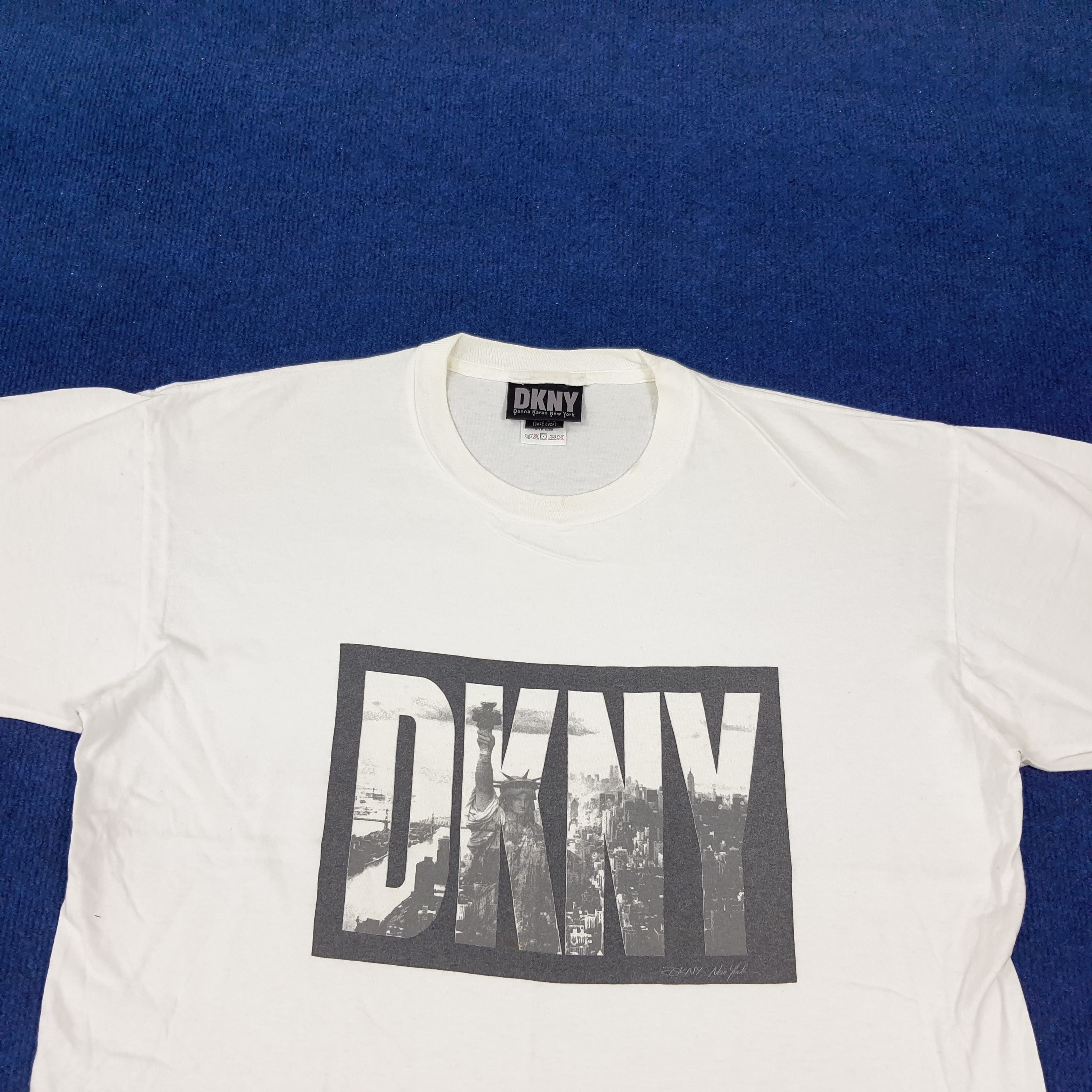 DKNY × Vintage Vintage DKNY Donna Karan New York Streetwear Boxy Tshirt Size US L / EU 52-54 / 3 - 2 Thumbnail