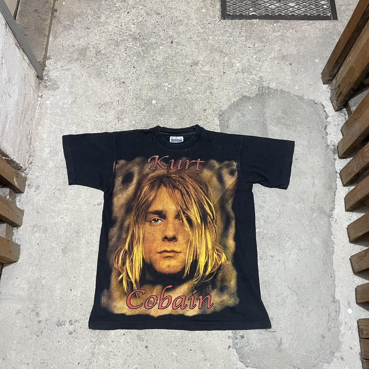 Band Tees Vintage 90s Nirvana Kurt Cobain t-shirt Size US S / EU 44-46 / 1 - 1 Thumbnail
